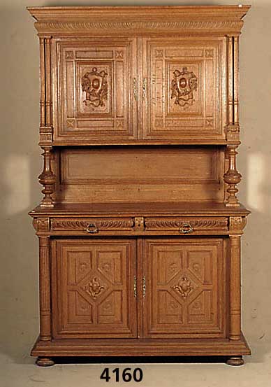 Aufsatzbuffet, Frankreich um 1880, Eiche massiv, Front verziert mit gedrechselten SÄulen, kanneliert, balusterfÖrmige Schnitzereien aus dem ...