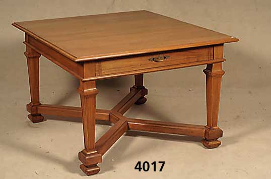 Ausziehtisch, deutsch, um 1900, Obstholz, eckige Beine, Unterteil versprosst, Gebrauchs- spuren, EinlegebÖden fehlen, ca. 75x124x109 cm