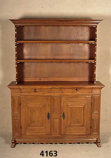 AufsatzmÖbel, deutsch, um 1960, Eiche massiv , RÜckwand Sperrholz, Front und Oberteil aus altem Holz, Front mit 2 TÜren und 2 Schubladen , inlets ...