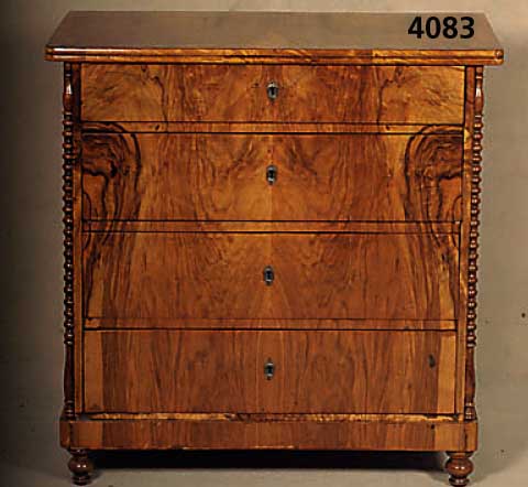 SpÄtbiedermeierkommode, sÜddeutsch, um 1835/40 , Korpus Weichholz, Front auf Rahmen ge- arbeitet, durchgehendes geflammtes Wurzelnuß- furnier ...