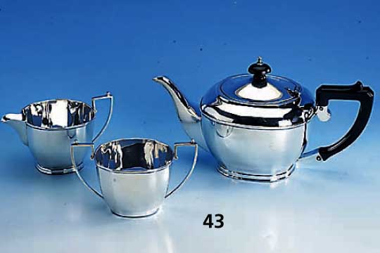 3-teil. Teeservice, England, Sheffield zw. 1885 - 1912, 925er Silber, best. aus: Teekanne (Griff und DeckelbekrÖnung Holz, Deckel mit ...