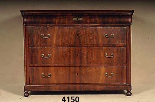 SpÄtbiedermeierkommode, deutsch, wohl Pfalz, um 1830/40, Korpus Weichholz, Nußbaumfurnier , schÖnes durchlaufendes Furnierbild, 4 Schubladen, ...