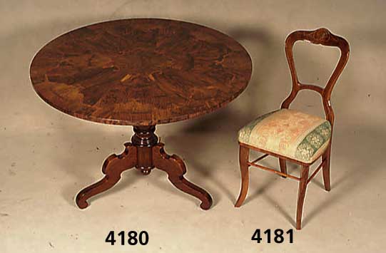 Prunktisch, deutsch/Italien, 60er Jahre, Fuß Nußbaum massiv, 3-fach geschwungene Aus- leger, SÄule in Balusterform, gedrechselt, Tischplatte ...