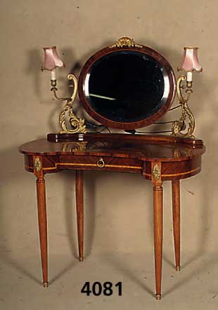 Frisiertisch, Frankreich, um 1900/10, Korpus Weichholz, Eiche, Rosenholz, Bandintarsien, Beine Nußbaum massiv, Makasarfurnier gespie- gelt, ...