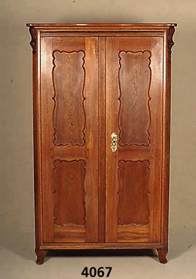 SpÄtbiedermeierschrank, deutsch, um 1850, zweitÜrig, Eiche massiv, innen Kleiderrechen und Schublade, 2 seitliche Leisten fehlen, Fuß hinten ...