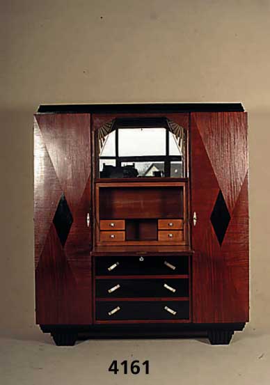 SchranksekretÄr, ArtDeco, franzÖsische Ent- wurfsarbeit, um 1920, Mahagoni, in aufwendi- gem geometrtischem Bild mit ebonisierten Ein- lagen ...