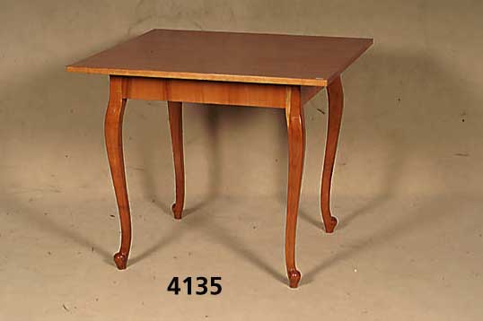 Tisch, deutsch, Gestell um 1900/20, Platte erneuert, Kirschbaum massiv, Platte Korpus Weichholz, Kirschbaumfurnier, Aufbau sehr harmonisch, Beine ...