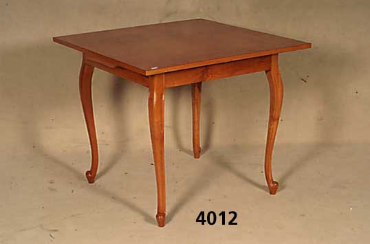 Tisch, deutsch, Gestell um 1900/20, Platte erneuert, Kirschbaum massiv, Platte Korpus Weichholz, Kirschbaumfurnier, gespiegelt, sehr harmonischer ...