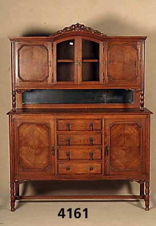 Aufsatzschrank, England, um 1910, Eiche und Nußbaum, Oberteil 4-tÜrig, 2 MitteltÜren mit Glas, Oberteilabschluß mit Vollholzschnitzerei , ...