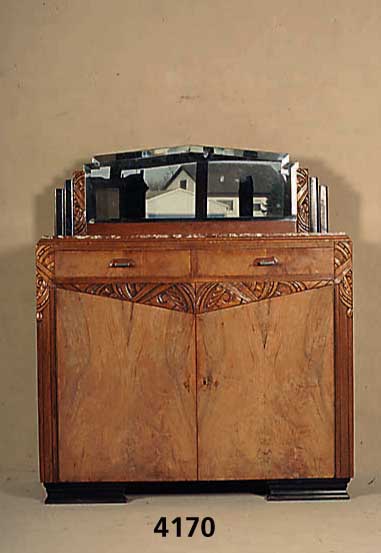 Spiegelanrichte, Frankreich, um 1920, ArtDeco, Eiche massiv, Wurzelnußfurnier, ab- strakte Flachschnitzerei, facettiertes Spie- gelglas, schwarz ...