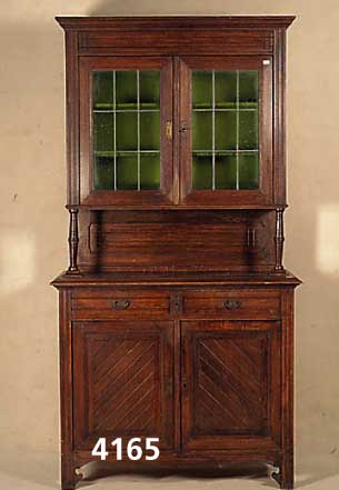 Vielzweckschrank, Belgien, um 1900, Eiche massiv, Weichholz, TÜrfÜllungen mit Rillen- dekor, Oberteil bleiverglast, mit grÜnlichen Scheiben, ...