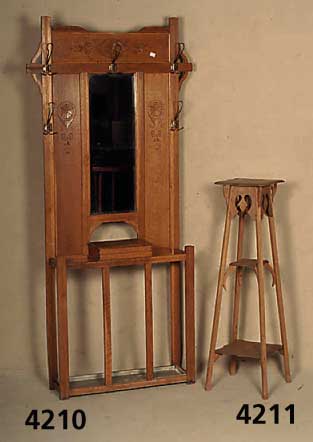 BlumensÄule, deutsch, um 1910, Jugendstil, Eiche massiv, naturbelassen, Zierteile in Durchbrucharbeiten, 3 Ebenen in geschwungener Form, stabile ...