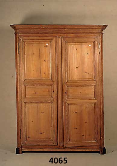 Vielzweckschrank, Frankreich, um 1840, Weichholz, 2-tÜrig, mit kassettierten Inlets, Kopfteil rundlich gestuft, Seitenteile kasset- tiert, ...