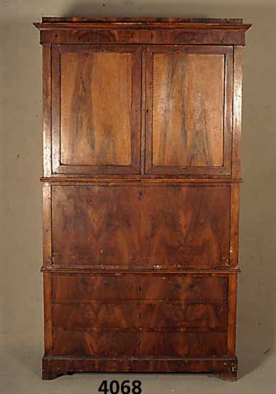 AufsatzschranksekretÄr, wohl Berlin/Magdeburg, um 1850/60, auf Rahmen gearbeitet, klassi- sche SpÄtbiedermeierform, Front Wurzelnuß- furnier ...