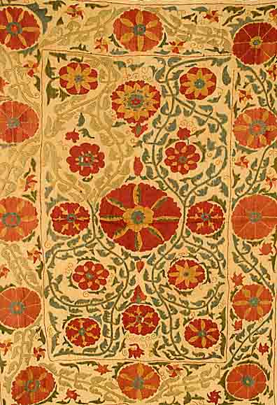 Susani, Usbekistan, ca. 80 Jahre, Seide auf Baumwolle, ca. 143 x 103 cm, SchÄtzwert: 1800.- EURO, EHZ: 2-3, 4 bahnig