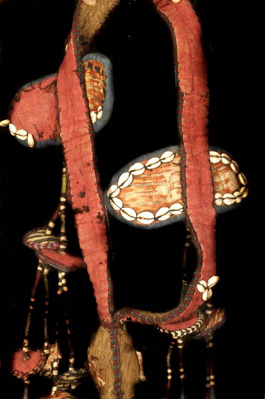 Kopfschmuck eines Brautkamel, Persien, um 1850, Filz/Wolle Kaurimuscheln, ca. 95 cm, Schätzwert: 1500.- EURO, EHZ: 5.Museal und seh r Selten