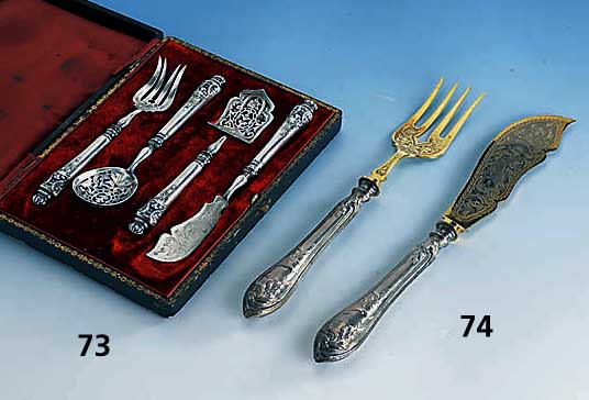 Fischvorlegebesteck, deutsch um 1900, 800er Silber, gefÜllt, Meistermarke unleserl., Rokokostil, Arbeitsteile mit Fischdarst. bzw. Rocailldekor, ...