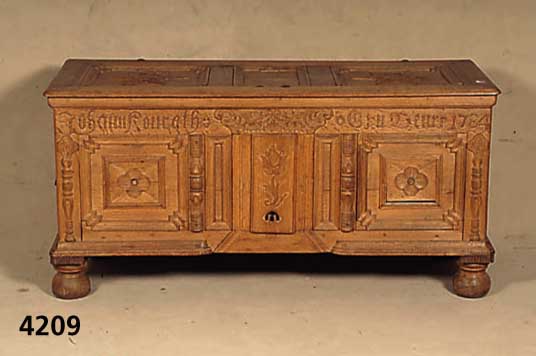 UrsprÜngliche Reisetruhe, Kurpfalz, um 1800, Deckel original, auf Rahmen gearbeitet, ver- dÜbelt, doppelt getreppt, Sterne passend zu ...
