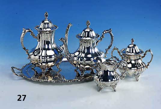 4-teiliges Kaffee- bzw. Teeservice auf Tablett , 925er Silber, Amerika 40er Jahre, bez. Poole, Barockstil mit jew. 4 FÜssen, Rokaillen und z.T. ...