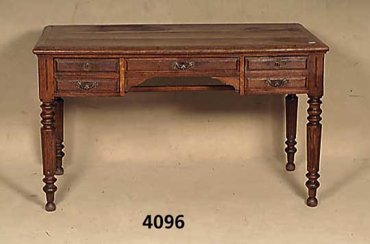 Schreibtisch, deutsch, um 1900, Eiche massiv , Eichefurnier, 3 SchÜbe, SchlÜssellÖcher mit leichter BeschÄdigung, Altersspuren, ca. 76x 127x68 ...