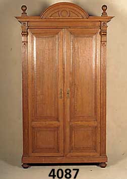 JungmÄdchenschrank, deutsch, um 1900, auf Rahmen gearbeitet, Eiche massiv, von guter QualitÄt, Lisenen gerillt, in aufgesetzten Ve- luten ...