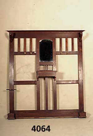 Wandgarderobe, deutsch, um 1900, Eiche mas- siv, Ablage und Handschuhfach, facettierter Spiegel, Fehlteile 4 Kleiderhaken, 2 AufhÄnge- stangen und ...