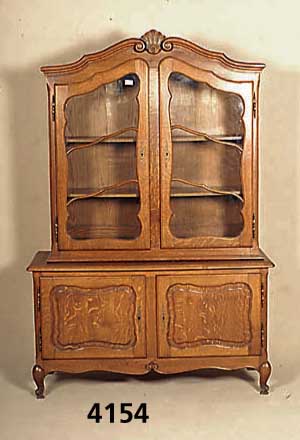 Vitrine, Belgien, nach barockem Vorbild, 2-teilig, Eiche massiv, Eichefurnier, Vitrinenteil mit Sprossenverglasung und Ab- schlußschnitzerei, ...