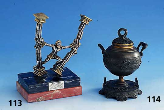 Tintenfaß, Frankreich um 1880/90, Bronze bzw. Gelbguß m. floralem bzw. abstr. floralem Dekor, z.T. vollplastisch, Ablage fÜr Federhalter am ...