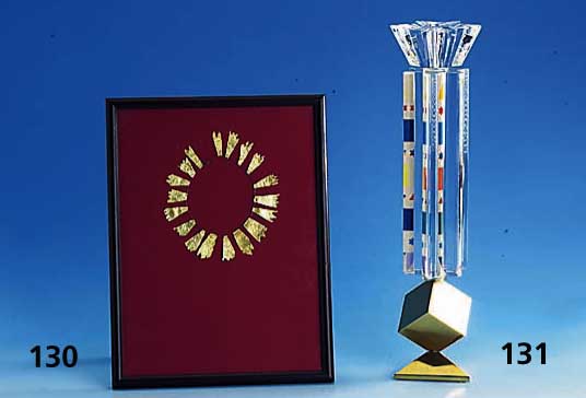 Votivgabe, rÖmisch, GG, 18 Zierelemente aus Goldflitter, in Form kleiner LorbeerblÄt- ter, L. ca. 1.8 - 2.2 cm, Östlicher Mittel- meerraum, ...