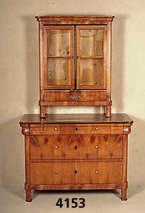 AufsatzmÖbel, sÜddeutsch, um 1835/45, Korpus Weichholz, Kirschbaumwuzelfurnier von her- vorragender QualitÄt, fließende ÜbergÄnge, Front auf ...