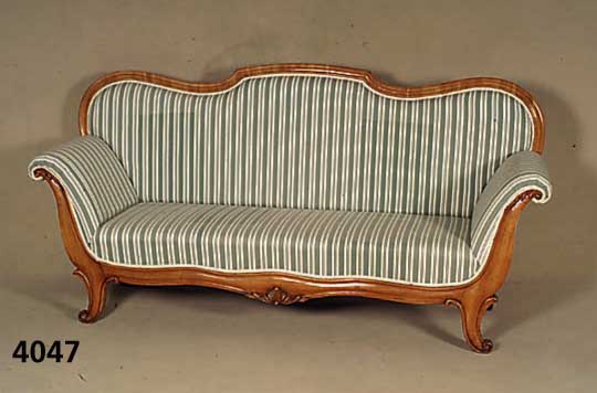 Biedermeiersofa, Pfalz, wohl Landau, um 1830/ 40, Kirschbaum und Birne z.T. massiv, Leisten z.T. aufgesetzt, gerieft, aufgesetzte ...