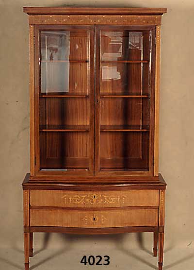 Aufsatzvitrine, deutsch, um 1910, komplett auf Rahmen gearbeitet, Korpus Weichholz/Hart- holz, Mahagoni- und Palisanderfurnier, Intarsien in ...