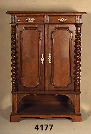 Stollenschrank, deutsch, um 1880/90, nach flÄmischem Vorbild, 3/4-SÄulen gedrechselt und gedreht, Korpus Weichholz, Eichefurnier, z.T. ...