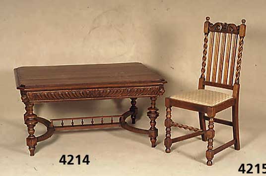 Couchtisch, deutsch, um 1880/90, Eiche mas- siv, Beine verstrebt, Zarge reich geschnitten, abschließende LÖwenkÖpfe, Platte Eiche massiv, ...