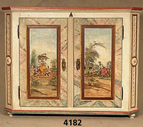 Schrank mit aufklappbarem Deckel, deutsch, um 1900, Weichholz, versenktes Ablageteil, klassizistisch aufgesetzte Rosetten, Blatt- verzierung, ...