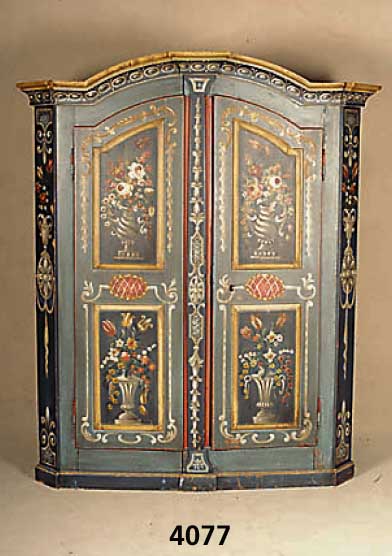 Spaltschrank, Bodensee, unter Verwendung alter Teile um 1800, zum Teil um 1900/10 neu konzipiert, Front auf Rahmen gearbeitet, in sich leicht ...