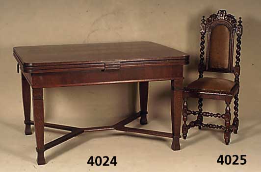 Großer Ausziehtisch, deutsch, um 1910, Eiche massiv, Eichefurnier, Korpus Weichholz, seitlich 2-fach ausziehbar, restauriert, wohnfertig, ca. ...