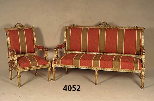 Sofa und 4 Sessel, Italien, 60er/70er Jahre, Buche massiv, geschnitzt und gestuckt, gold- farben gefaßt, Seiten und RÜcken geschwungen, mit ...