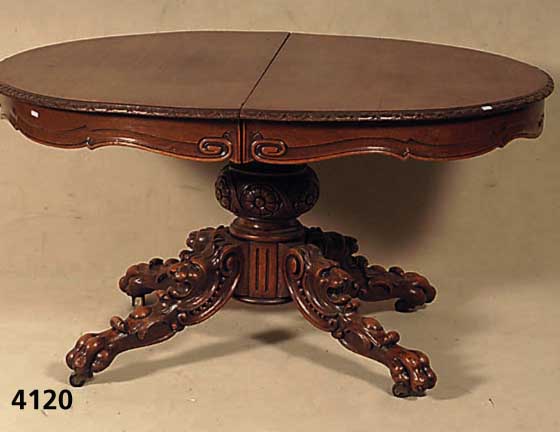 Ausziehtisch, deutsch, um 1860, Eiche massiv , prunkvoller balusterfÖrmiger Fuß, reichlich geschnitzt, Zarge und Umrandung mit Schnitzereien, ...