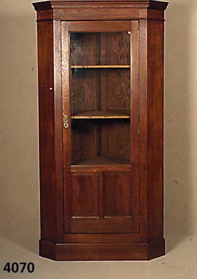 Eckschrank, deutsch, um 1900, Eiche massiv, TÜr auf Rahmen gearbeitet, Leisten getreppt, harmonischer Aufbau, TÜr verglast, EinlegebÖ- den ...