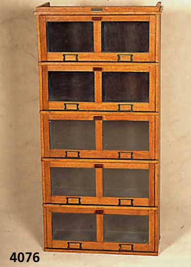 Sammlerschrank, deutsch, um 1910, Eiche, z.T. massiv, vielfach verwendbar, ca. 117x57x 27 cm