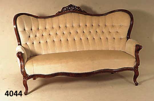 Sofa, deutsch, 1870, Louis Philippe, Mahagoni massiv, Schmetterlingform, Polsterung um 1960 erneuert, Polsterung genoppt und ge- heftet, ...