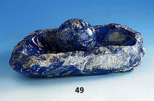 Lapislazuli-Zierschale mit Lapislazulikugel, teilpoliert, z.T. naturbelassen, Muttergestein, Lapslazuli von schÖner Farbe, total ca. 7800 g, ...