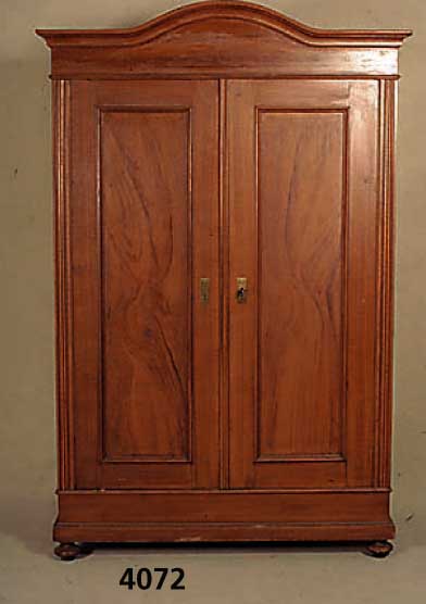 Barockstilschrank, deutsch/Pfalz, um 1900/05, Weichholz, Biermalerei mit Nußbaumstruktur und -ton, Schlag- und Zierleiste getreppt, Lisenen ...