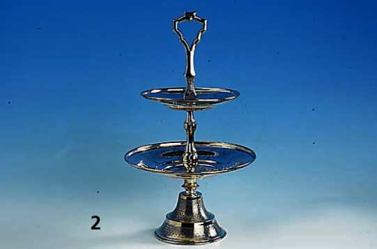 Etagere, 800er Silber, Wien um 1870, 2 Platten, H. ca. 44 cm, floraler Dekor, reich graviert, aufwendige Arbeit, dekorativ, sammelw.
