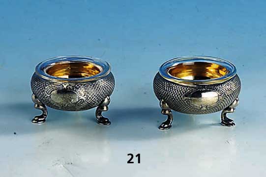 SalzschÄlchenpaar, deutsch um 1890, 800er Silber, Rautendekor, innenvergoldet, GlaseinsÄtze, H ca. 3 cm