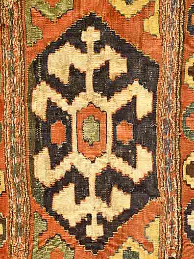Kelim, Kaukausus, um 1900, Wolle auf Wolle, ca. 49 x 42 cm, Schätzwert: 350.- EURO, EHZ: 4 (Fragment).