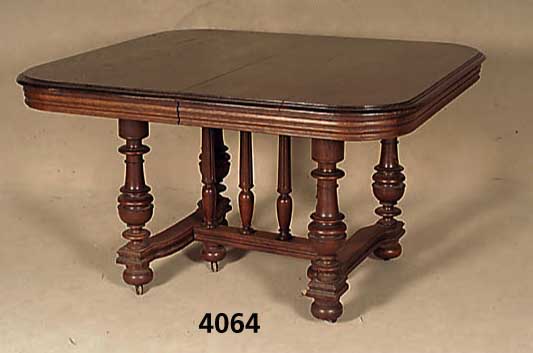 Ausziehtisch, Frankreich, um 1880, Eiche massiv, Henry Deux, FÜße gedrechselt und ver- strebt, Zarge getreppt, leichte Gebrauchsspu- ren, ca. ...
