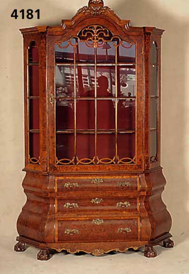 Barockstilvitrine, Holland, nach altem Vorbild , Korpus Weichholz/Hartholz, Wurzelnuß- furnier, z.T. gespiegelt, schÖnes Furnierbild, Kanten ...