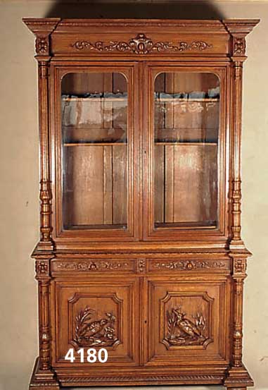 TrophÄenschrank, Belgien, um 1890/1900, Kor- pus Weichholz/Eiche massiv, komplett auf Rahmen gearbeitet, Inlets seitlich einfach ge- treppt, Front ...